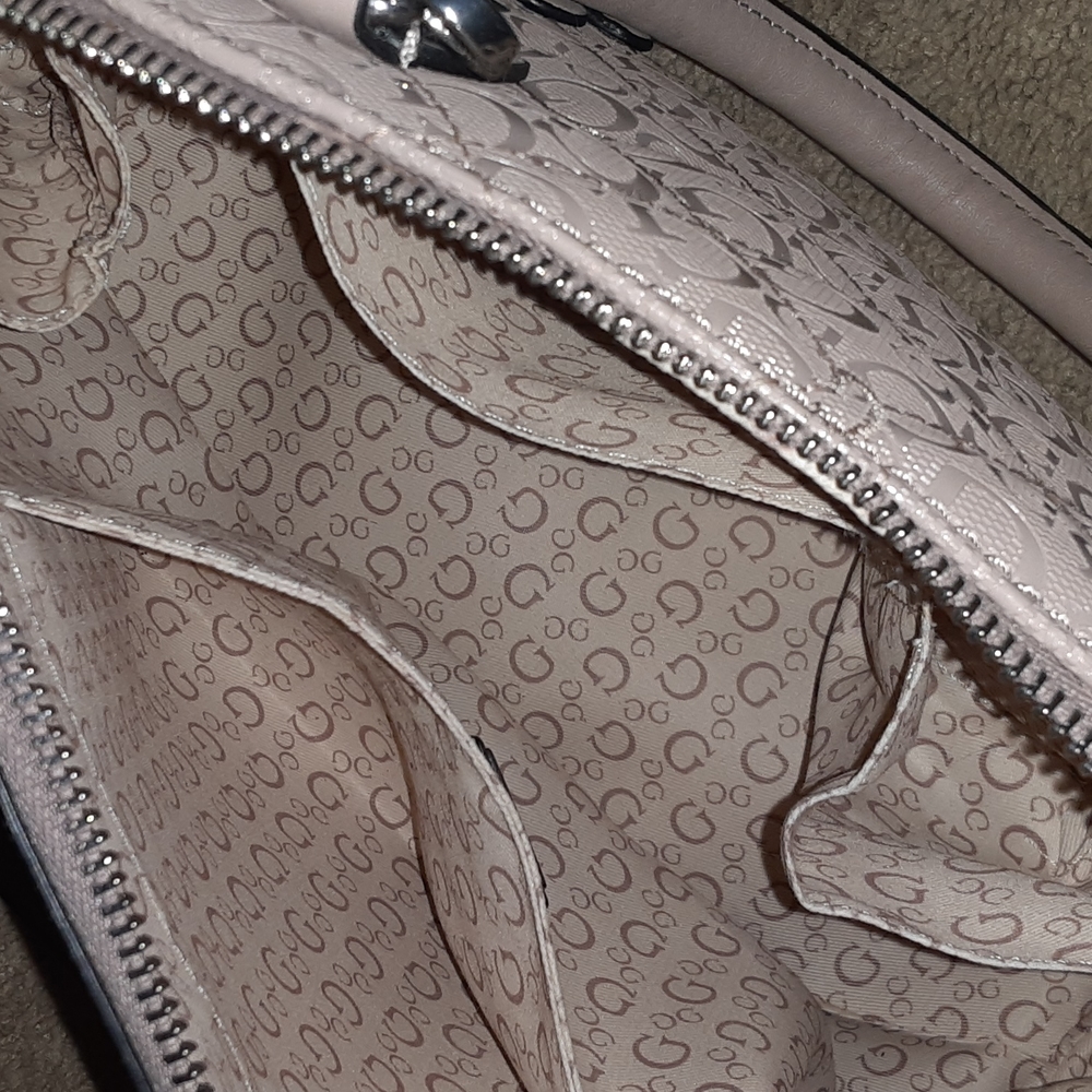 Guess purse - Picture 2 of 2